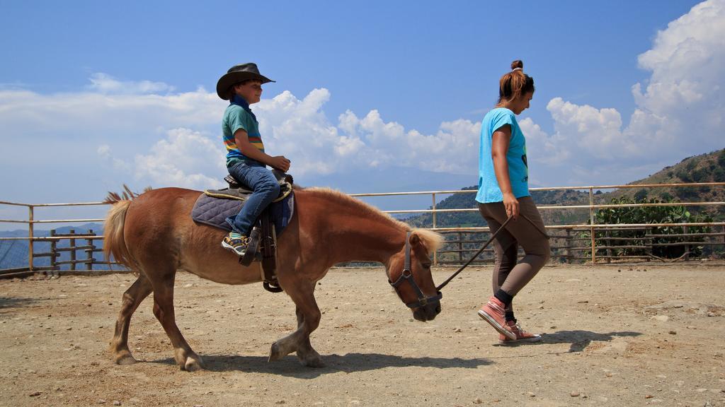 Agriturismo San Cataldo Motta Camastra Eksteriør billede