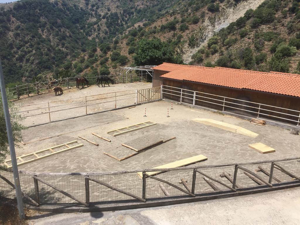 Agriturismo San Cataldo Motta Camastra Eksteriør billede